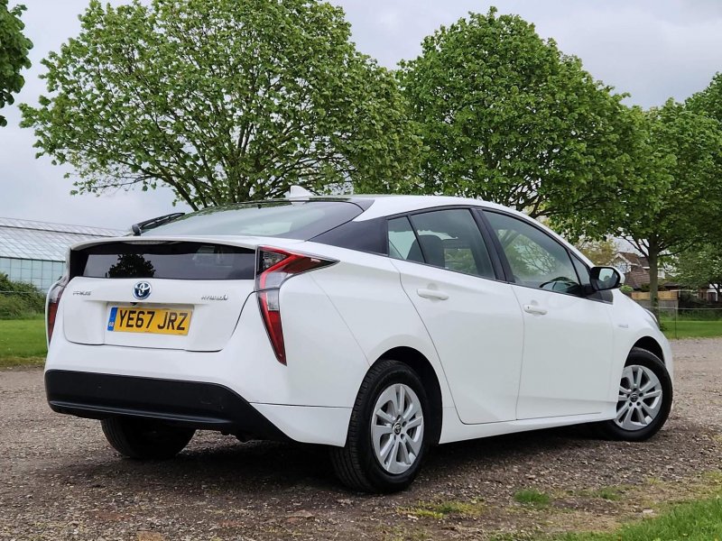 TOYOTA PRIUS
