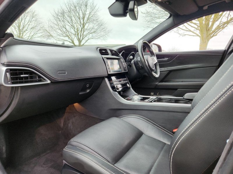 JAGUAR XE