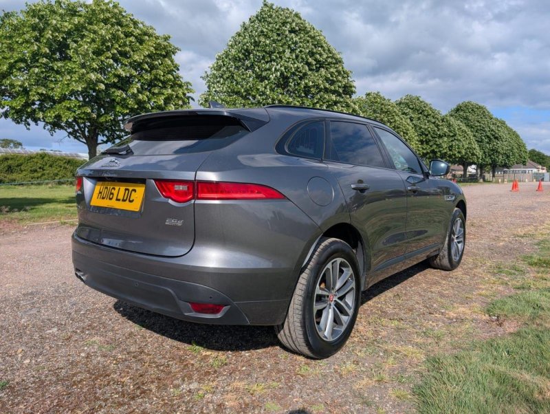 JAGUAR F-PACE