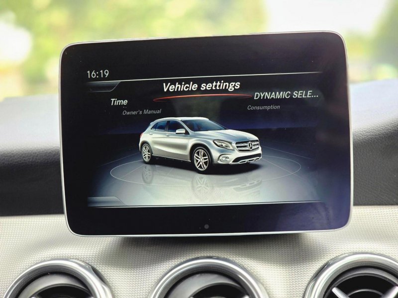 MERCEDES-BENZ GLA CLASS