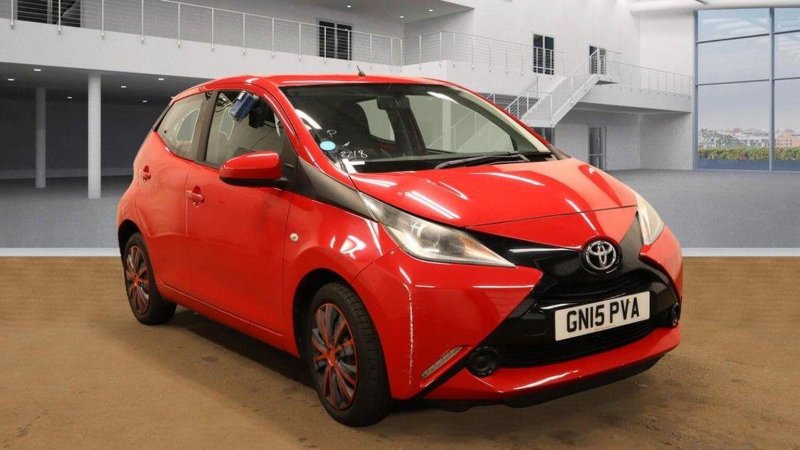 TOYOTA AYGO 1.0 VVT-i x-play x-shift Euro 5 5dr Euro 5